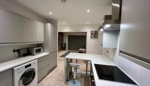 Two-Bedroom Deluxe Apartment with Balcony