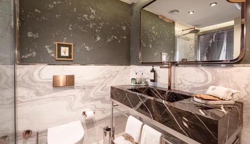 Queen Suite