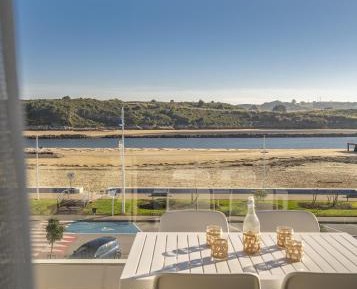 Deluxe One-Bedroom Apartment with Ocean View