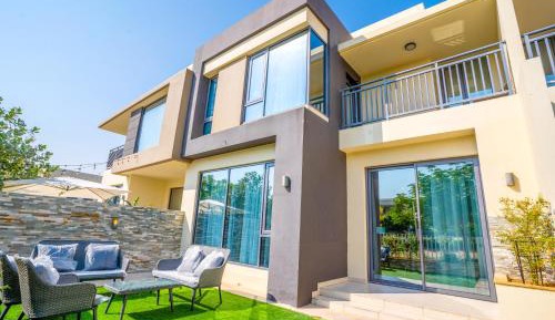 Villa with Garden View