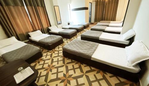 10-Bed Mixed Dormitory Room