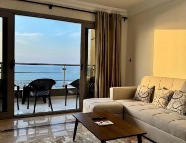 Four-Bedroom Apartment with Lake View
