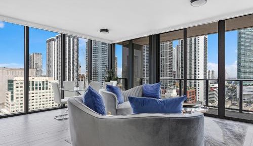 Three-Bedroom Apartment with Balcony
