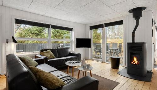 Three-Bedroom Holiday Home 