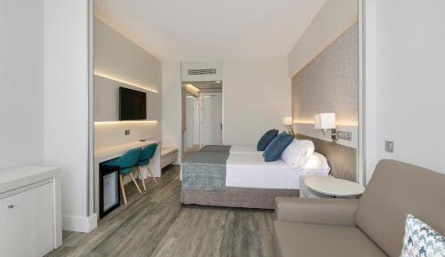 Family Room (2 Adults + 2 Children)