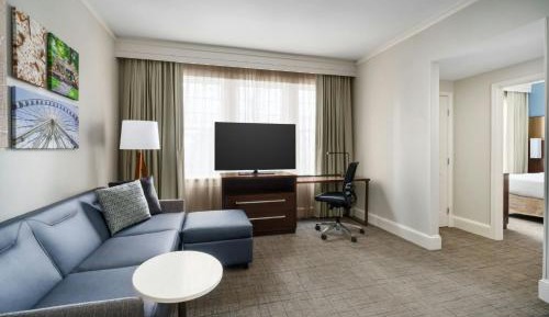 One-Bedroom Queen Suite