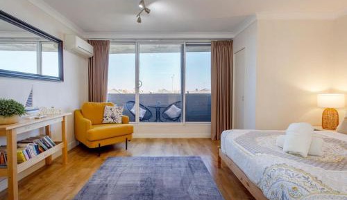 Studio Apartment with Sea View