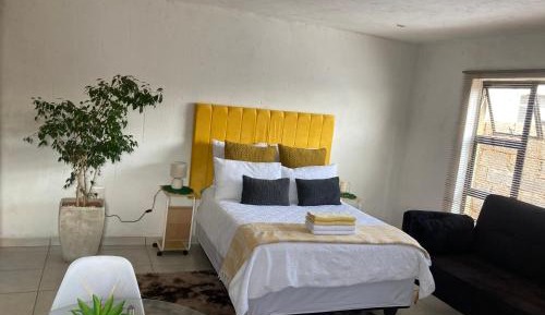 Deluxe Double Room (2 Adults + 1 Child)