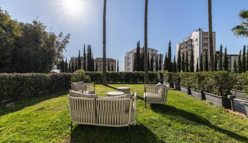 One-Bedroom Apartment with Garden