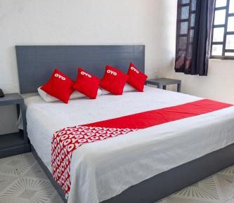 Deluxe Room (2 Adults + 1 Child)