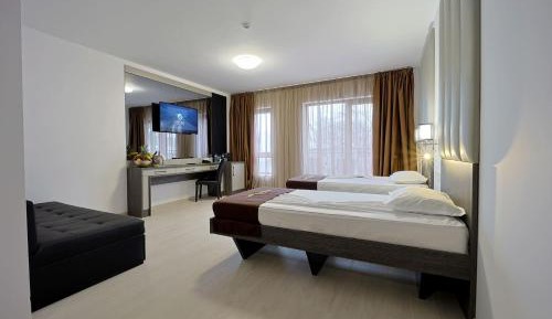 One-Bedroom Apartment with Balcony - Free Aquapark Access