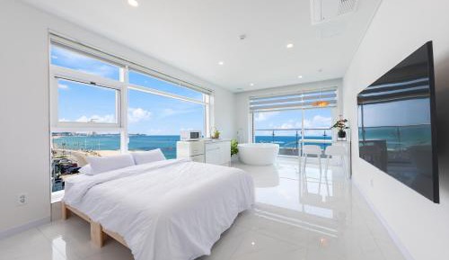 Double Room with Sea View 3