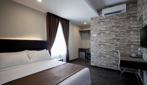Deluxe Queen Room