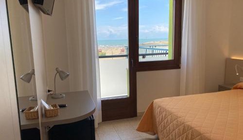 Double or Twin Room with Sea View