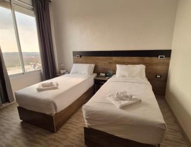 Deluxe Room (2 Adults + 1 Child)