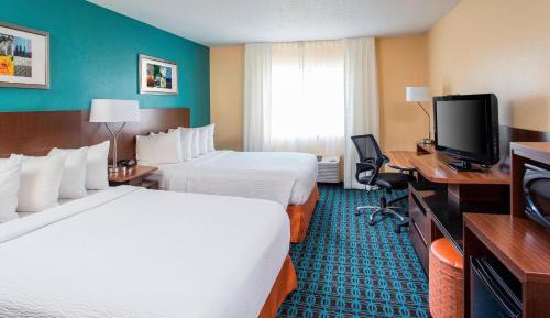 Queen Room with Two Queen Beds - Hearing Accessible