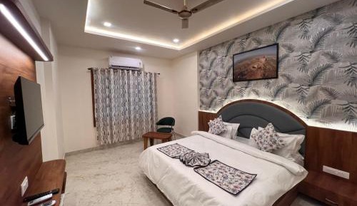 Deluxe King Room