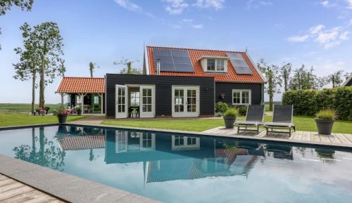 Three-Bedroom Holiday Home 