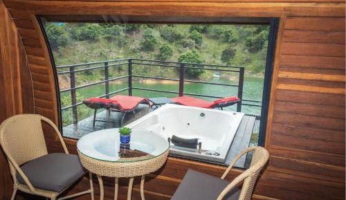 Suite with Hot Tub