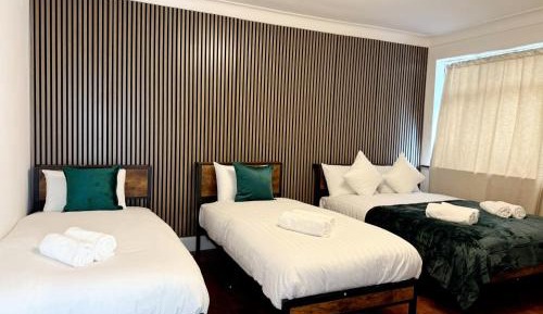 Quadruple Room with Shared Bathroom
