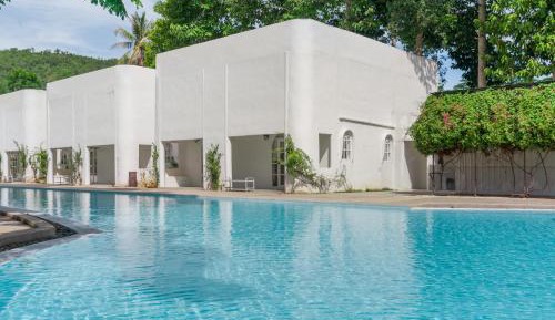 Family Room with Pool Access