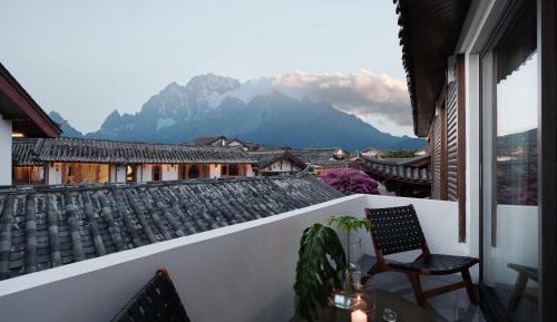 Suite with Mountain View