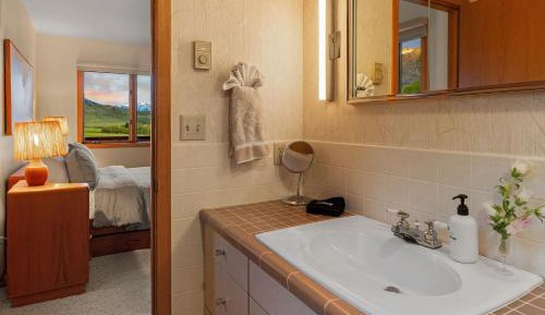 Three-Bedroom Holiday Home 