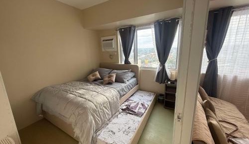 Queen Suite with Pool View
