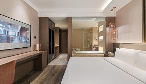 Deluxe Double Room (2 Adults + 1 Child)