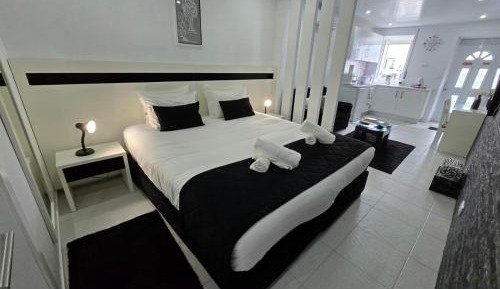 Deluxe King Studio