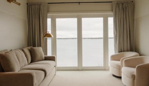 Lakeside Signature Crew Suite
