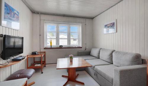 One-Bedroom Holiday Home