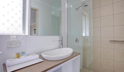 Queen Room with Pool View
