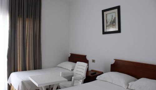 Deluxe Double Room (2 Adults + 1 Child)