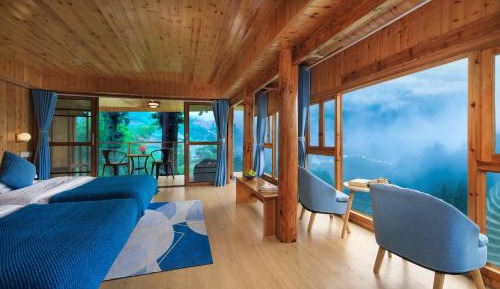 Standard Twin Room with Mountain View