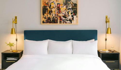 Spacious Studio Apartment with King Bed