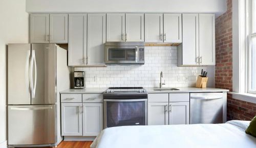 Studio Apartment with Queen Bed