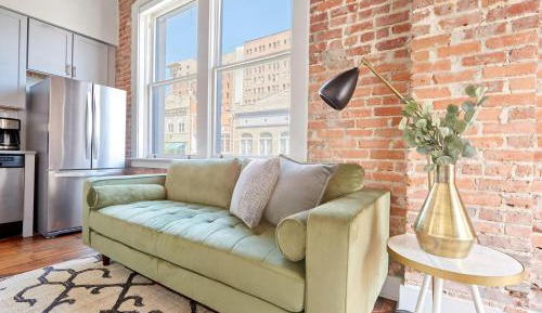 One-Bedroom Apartment with King Bed