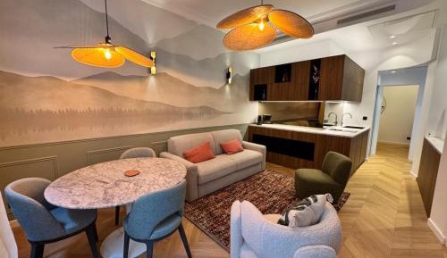 Deluxe One-Bedroom Apartment