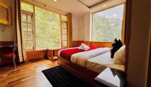 Apartment with Mountain View