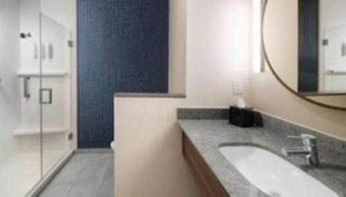 Extended, Studio Suite, 1 King, Sofa bed (Mobility &amp; Hearing Accessible w/ Tub)