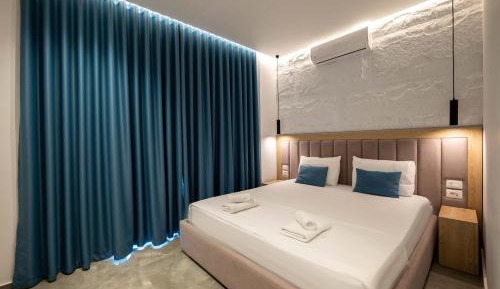 Deluxe King Room with Pool View