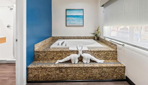 King Suite with Jacuzzi 
