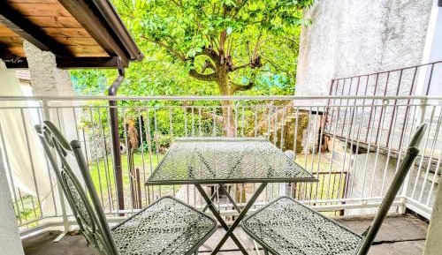 One-Bedroom Apartment with Balcony