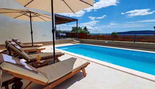 Three-Bedroom Deluxe Apartment