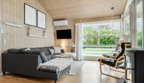 Three-Bedroom Holiday Home 