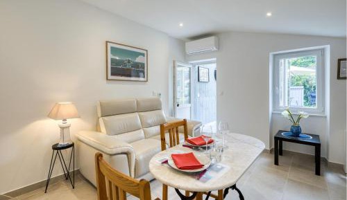 One-Bedroom Holiday Home