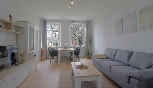Two-Bedroom Apartment with Shower 