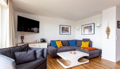 Apartment with Lake View