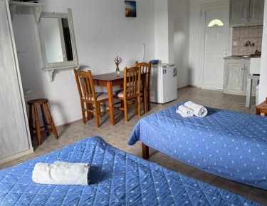 Studio (2 Adults)